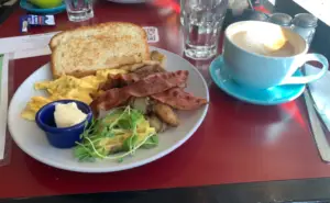 2023-10-26 Overeasy Cafe breakfast spread