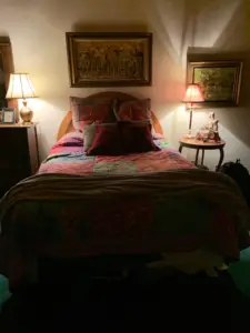 The second floor bedroom was warm, cozy and inviting, with a spectacular view of the mountains (that I didn't get to see because it was dark).