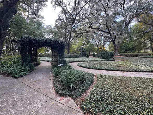 2024-12-15 Shalom Park - Labyrinth Path - pergola1 (Ocala, FL)