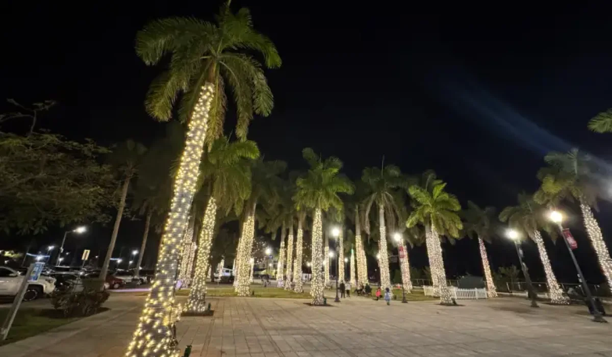 Christmas lights at Fort Pierce City Marina Square